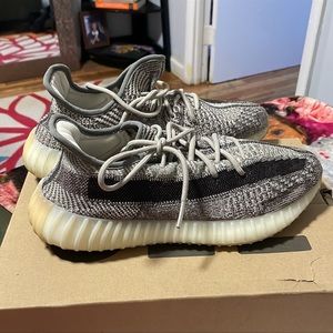 YEEZY 350 Zyon
